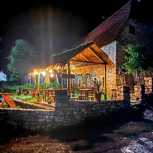 Kujtimi , Theth Albanien
